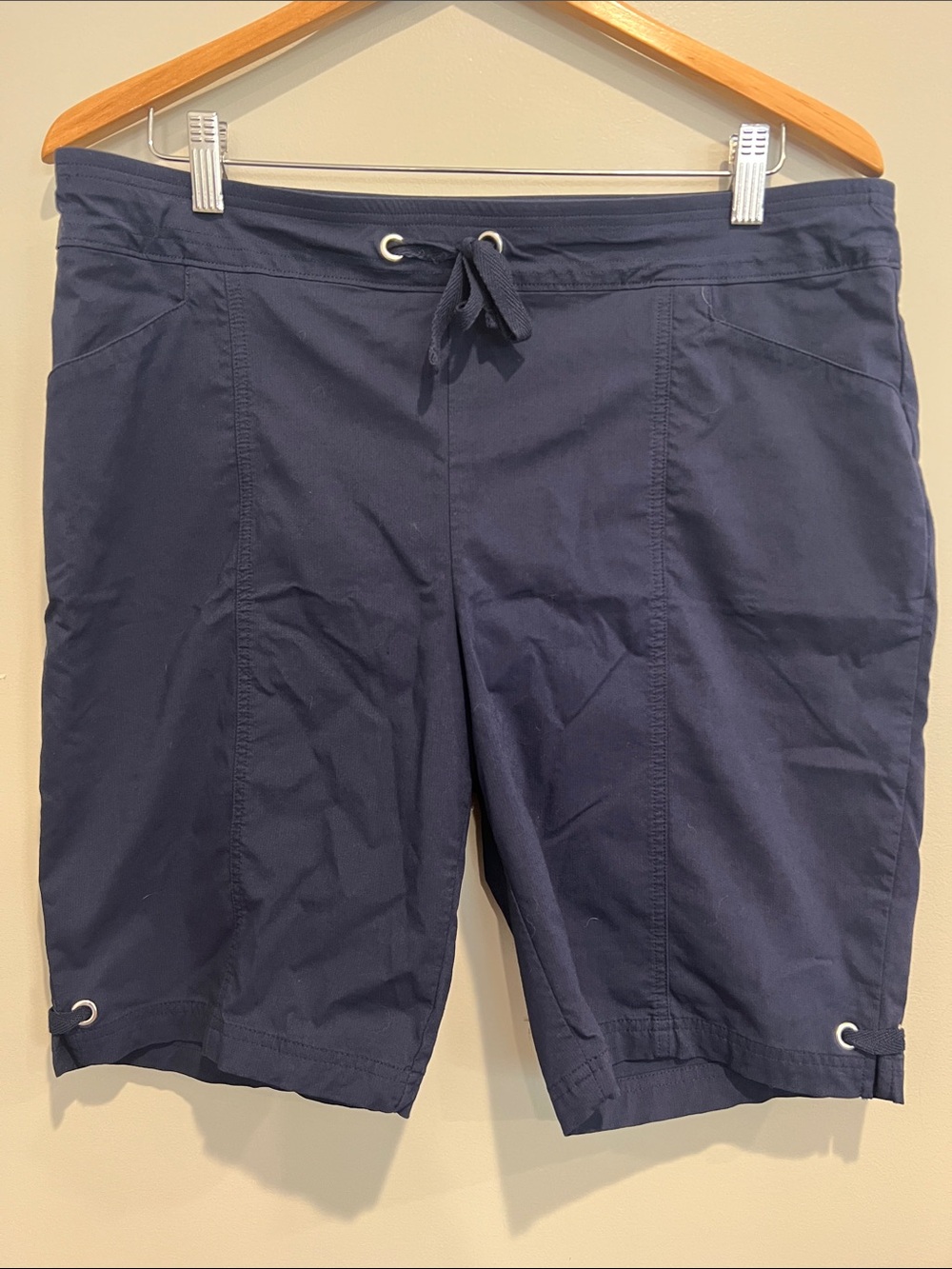 chicos navy blue weekends perfect stretch utility shorts women’s size 2